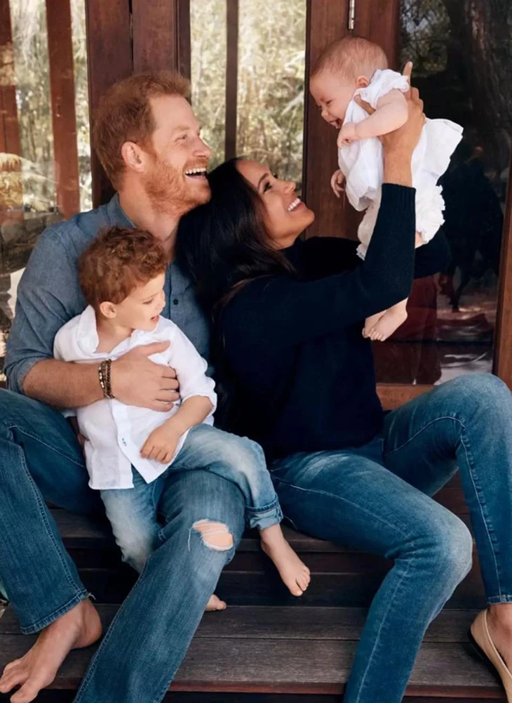 Meghan Markle gây phẫn nộ vì lợi dụng con cái để kiếm tiền Meghan Markle gây phẫn nộ vì lợi dụng con cái để kiếm tiền
