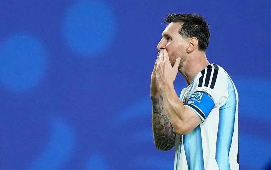Messi lập hat-trick lịch sử, tiếp tục xô đổ hàng loạt kỷ lục World Cup