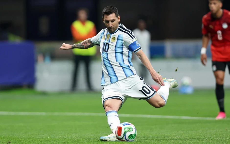 Messi tiếp tục ghi bàn, cán mốc 8 bàn trong 5 trận liên tiếp Messi tiếp tục ghi bàn, cán mốc 8 bàn trong 5 trận liên tiếp