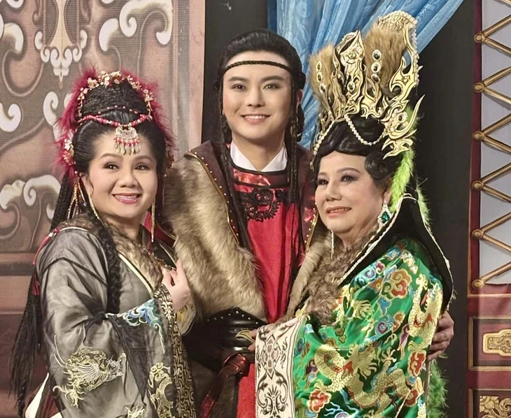 Minh Tâm, Tài Lương về nước quay video cải lương Trung liệt Dương gia tướng Minh Tâm, Tài Lương về nước quay video cải lương Trung liệt Dương gia tướng