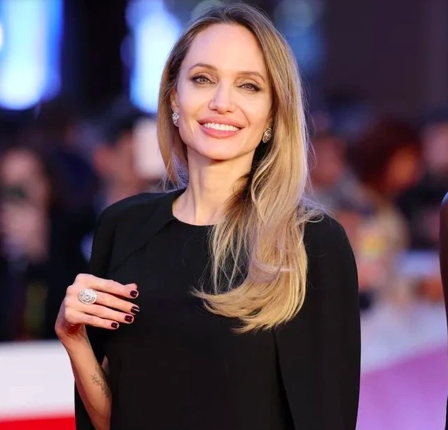 Minh tinh Angelina Jolie sẵn sàng rời Mỹ, chuẩn bị chương mới trong đời Minh tinh Angelina Jolie sẵn sàng rời Mỹ, chuẩn bị chương mới trong đời