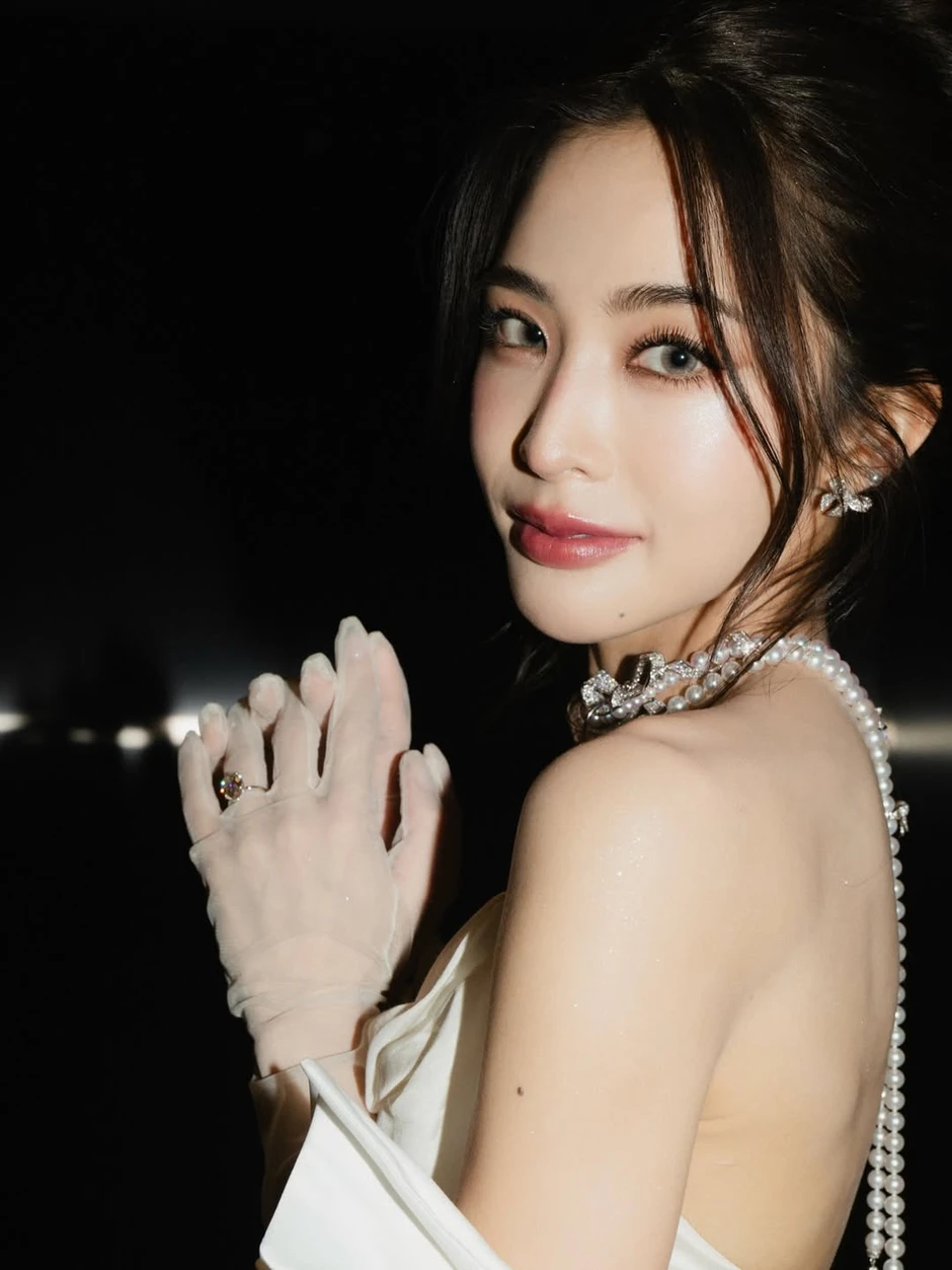 Minh tinh có chồng thiếu gia đang bị tố xâm hại em trai: Đăng status 500 chữ cầu xin đúng 2 điều giữa lúc mang thai Minh tinh có chồng thiếu gia đang bị tố xâm hại em trai: Đăng status 500 chữ cầu xin đúng 2 điều giữa lúc mang thai