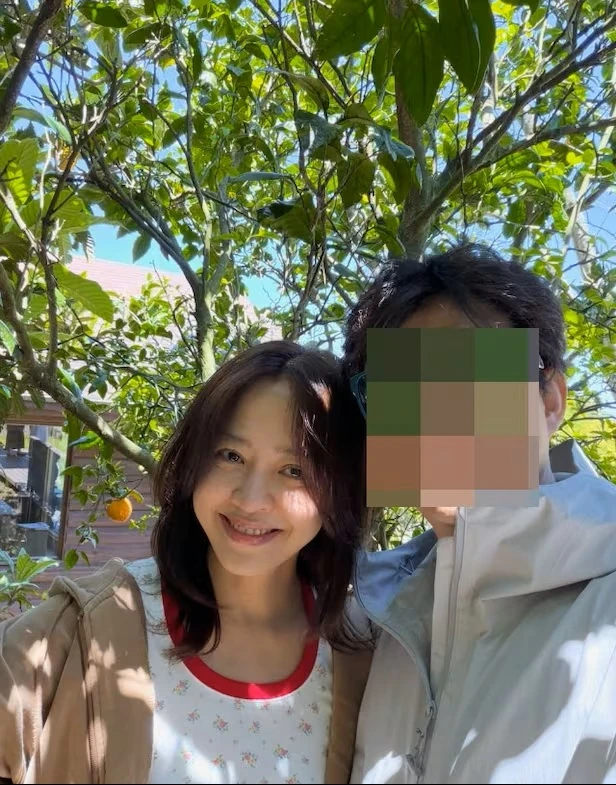 Minh tinh "Nhà vua và chàng hề" tái hôn tuổi 49 với một bác sĩ Minh tinh "Nhà vua và chàng hề" tái hôn tuổi 49 với một bác sĩ