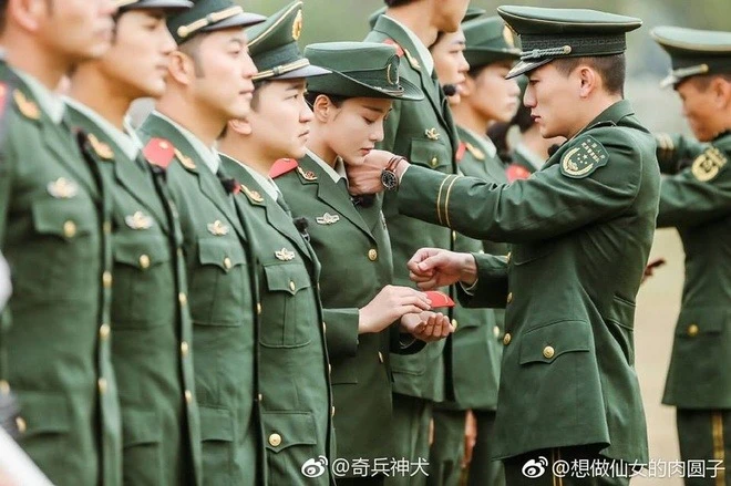 Minh tinh - sĩ quan đặc công nên duyên nhờ show nhập ngũ: "Chân mệnh thiên tử của em là anh hùng đúng nghĩa" Minh tinh - sĩ quan đặc công nên duyên nhờ show nhập ngũ: "Chân mệnh thiên tử của em là anh hùng đúng nghĩa"