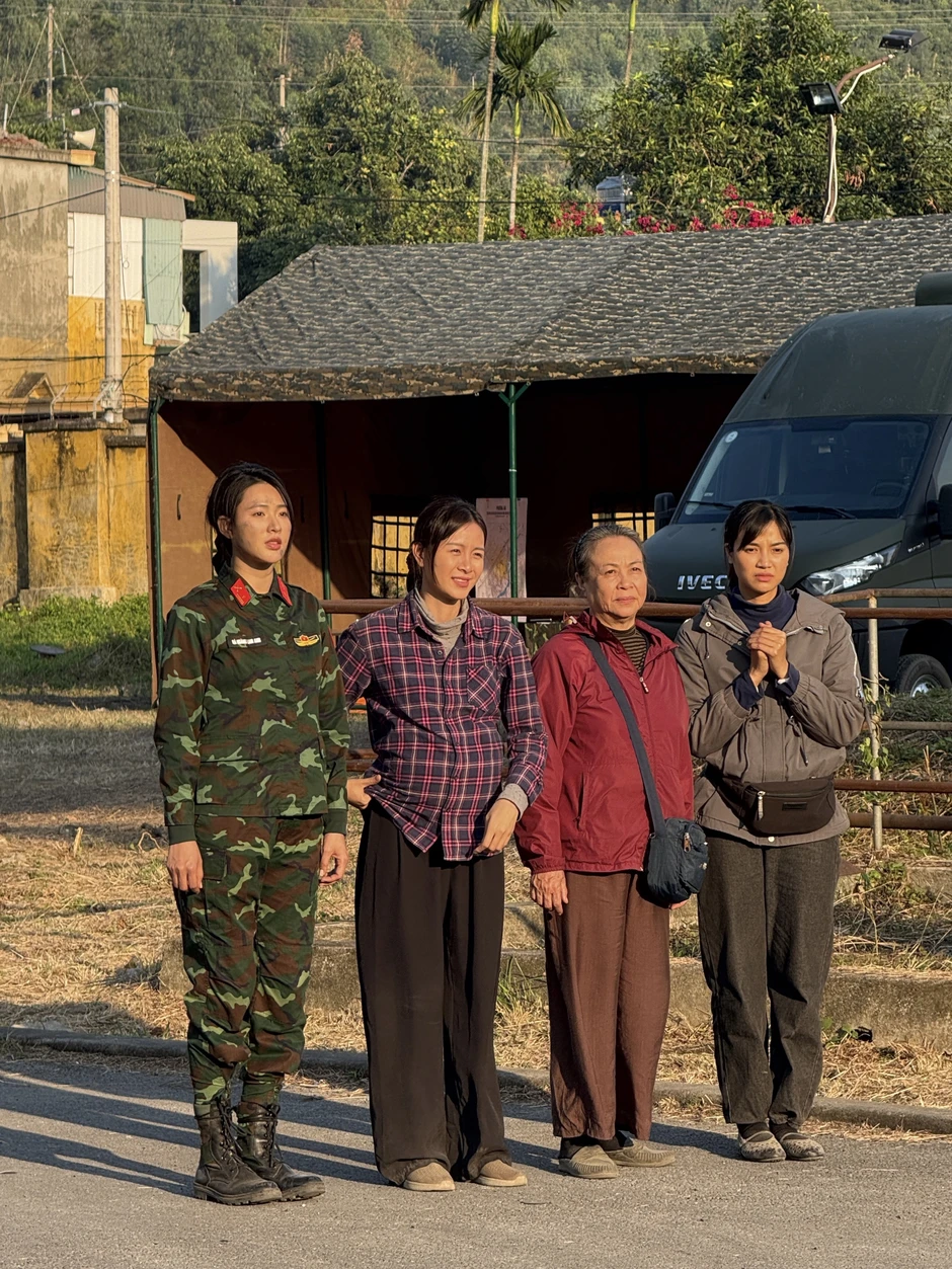 Minh Trang: Cảnh chia tay trung tá Kiên trong 'Không giới hạn' khiến tôi và bạn diễn kiệt sức Minh Trang: Cảnh chia tay trung tá Kiên trong 'Không giới hạn' khiến tôi và bạn diễn kiệt sức