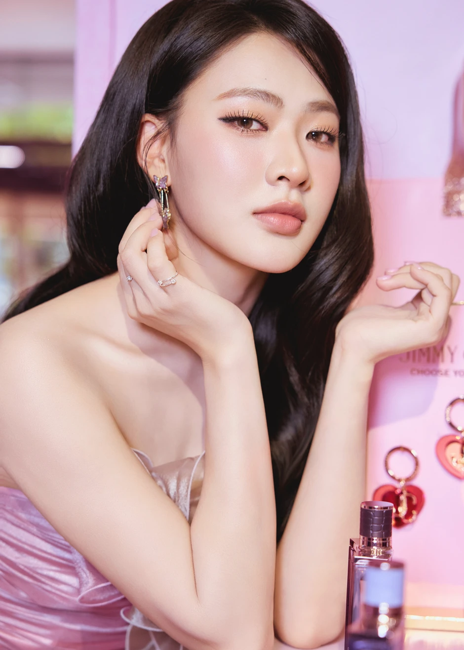 Minh Trang: Cảnh chia tay trung tá Kiên trong 'Không giới hạn' khiến tôi và bạn diễn kiệt sức Minh Trang: Cảnh chia tay trung tá Kiên trong 'Không giới hạn' khiến tôi và bạn diễn kiệt sức