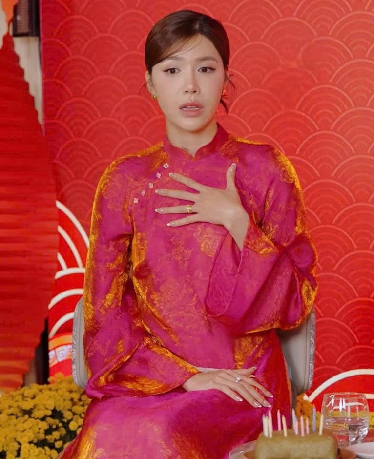 Minh Tú gây tranh luận vì phát ngôn về Lương Thùy Linh Minh Tú gây tranh luận vì phát ngôn về Lương Thùy Linh