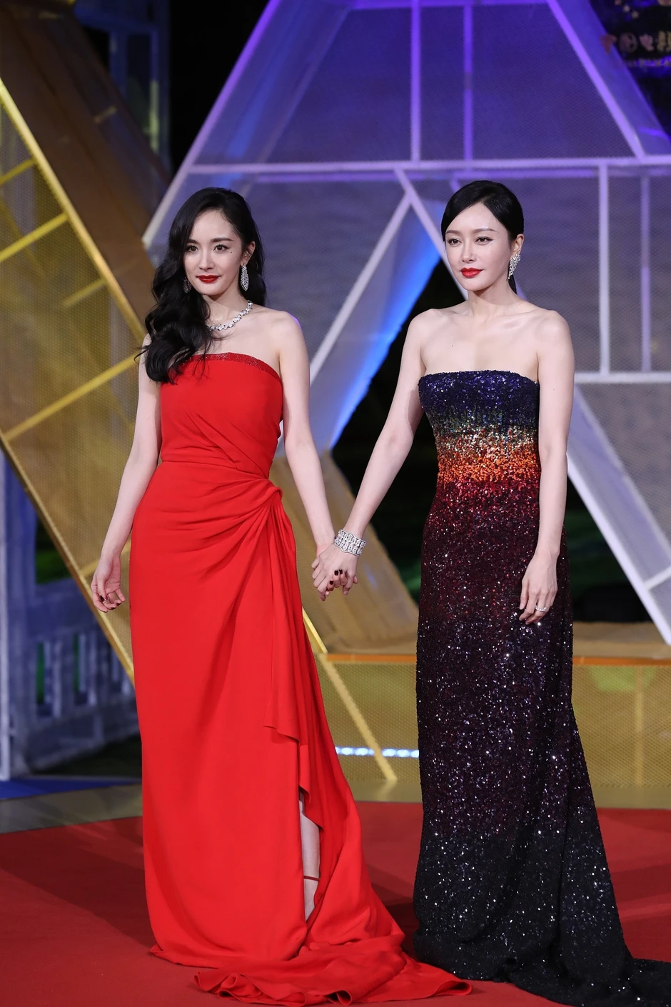 Mối quan hệ bùng binh bậc nhất Cbiz: Sao nữ yêu lại tình cũ của bạn thân, 2 bên cạch mặt suốt 4 năm Mối quan hệ bùng binh bậc nhất Cbiz: Sao nữ yêu lại tình cũ của bạn thân, 2 bên cạch mặt suốt 4 năm