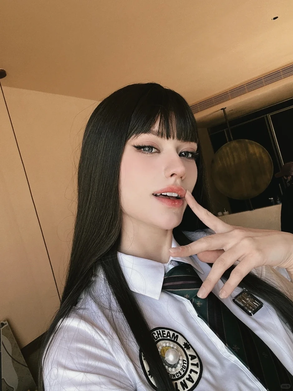 Một Chị Đẹp phi giới tính hẹn hò staff nữ trong show, mất tích suốt 4 tháng hóa ra vì bận đưa "em iu" đi chơi Một Chị Đẹp phi giới tính hẹn hò staff nữ trong show, mất tích suốt 4 tháng hóa ra vì bận đưa "em iu" đi chơi
