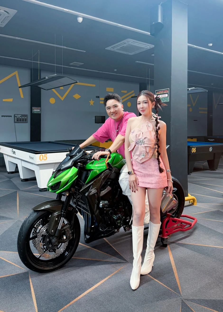 Nam ca sĩ đình đám U50 đi bán bánh mì khắp TP.HCM Nam ca sĩ đình đám U50 đi bán bánh mì khắp TP.HCM