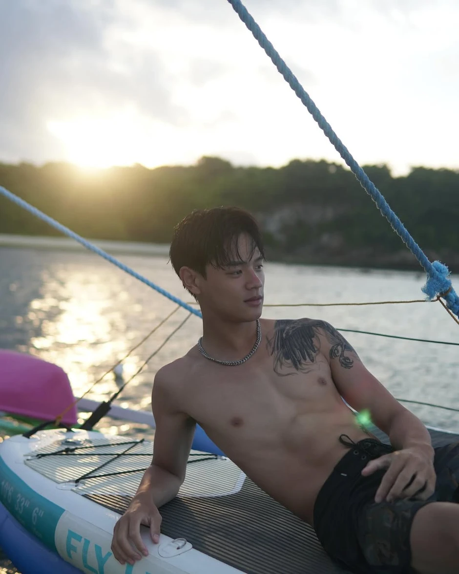Nam ca sĩ đột ngột chia tay bạn trai đồng giới kém 16 tuổi sau 3 tháng yêu Nam ca sĩ đột ngột chia tay bạn trai đồng giới kém 16 tuổi sau 3 tháng yêu