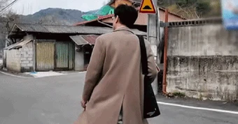 Nam ca sĩ ép vợ ký vào đơn ly hôn bằng được, khiến bà xã ngất xỉu 4 lần tại toà