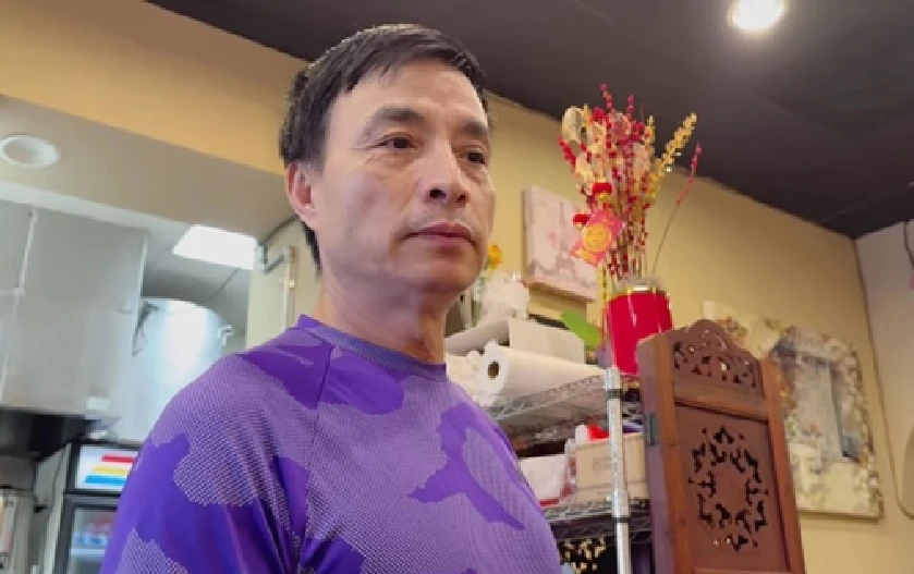 Nam ca sĩ quê Hà Nội sang Mỹ: "Tôi bị trời đày" Nam ca sĩ quê Hà Nội sang Mỹ: "Tôi bị trời đày"