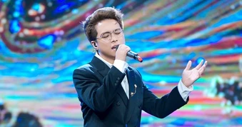 Nam ca sĩ từng học ngân hàng, rẽ hướng đi hát vì bị bạn bè trêu chọc
