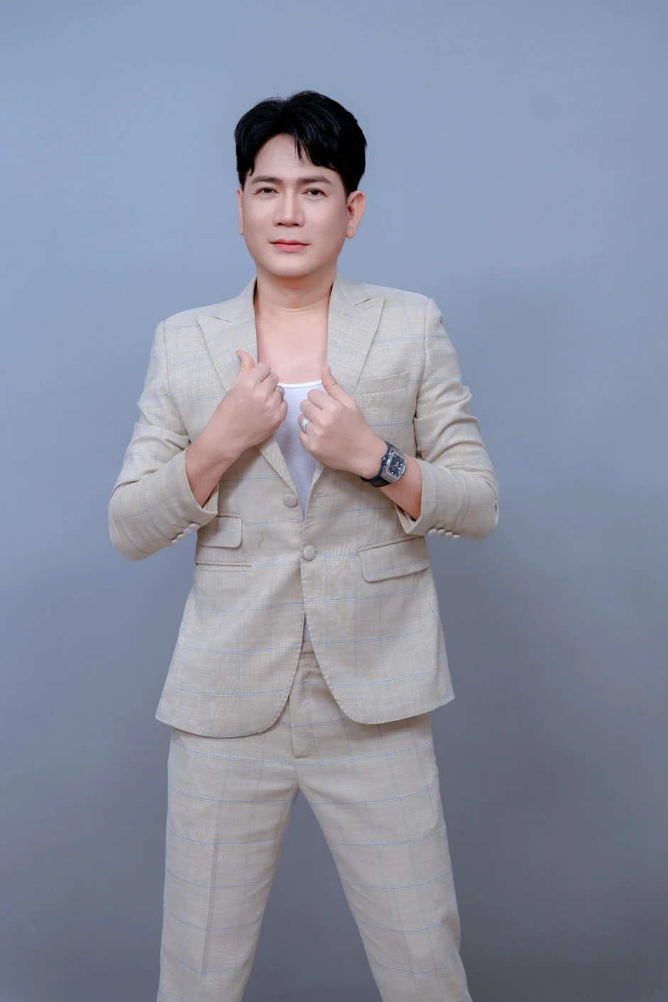 Nam ca sĩ từng muốn bỏ nghề, giờ sống viên mãn bên vợ và 5 con Nam ca sĩ từng muốn bỏ nghề, giờ sống viên mãn bên vợ và 5 con