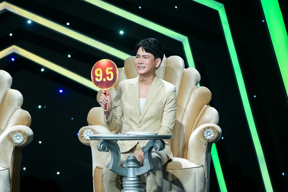 Nam ca sĩ từng muốn bỏ nghề, giờ sống viên mãn bên vợ và 5 con Nam ca sĩ từng muốn bỏ nghề, giờ sống viên mãn bên vợ và 5 con