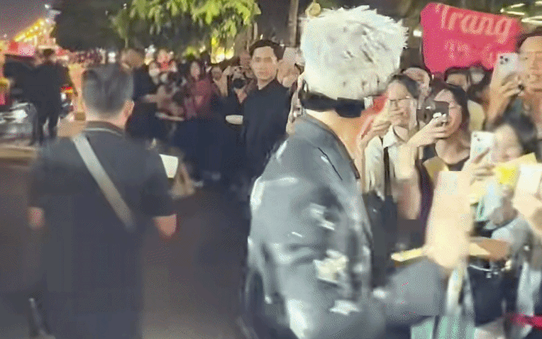 Nam ca sĩ Vbiz tự nhận cả đời chưa có lấy 1 bản hit, ra MV đầy tranh cãi viral bằng 16 năm đi hát Nam ca sĩ Vbiz tự nhận cả đời chưa có lấy 1 bản hit, ra MV đầy tranh cãi viral bằng 16 năm đi hát
