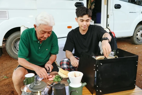 Nam ca sĩ Vbiz tự nhận cả đời chưa có lấy 1 bản hit, ra MV đầy tranh cãi viral bằng 16 năm đi hát Nam ca sĩ Vbiz tự nhận cả đời chưa có lấy 1 bản hit, ra MV đầy tranh cãi viral bằng 16 năm đi hát
