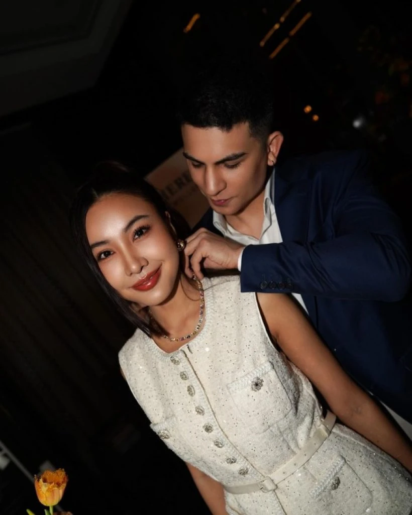 Nam diễn viên 9X cực phẩm bí mật cưới nữ đại gia kém 4 tuổi từ 2 năm trước, giấu không cho cả nước biết Nam diễn viên 9X cực phẩm bí mật cưới nữ đại gia kém 4 tuổi từ 2 năm trước, giấu không cho cả nước biết