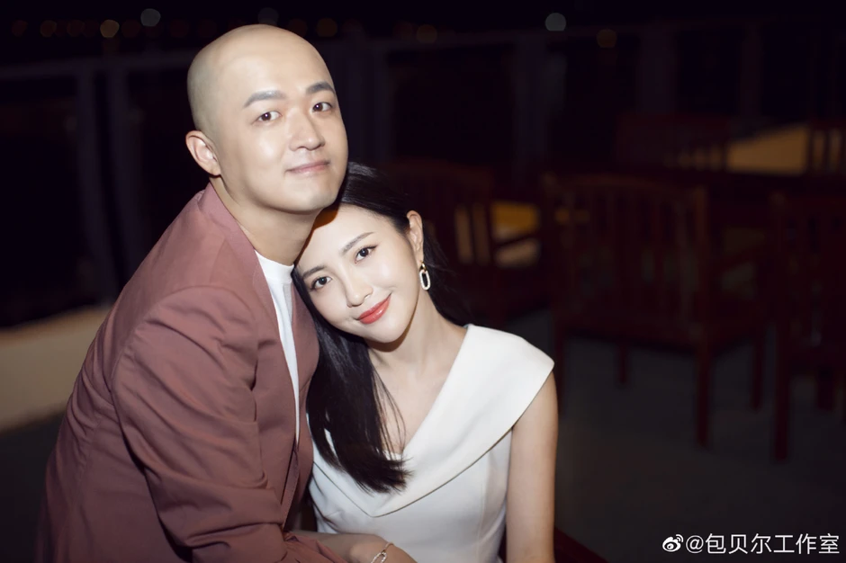 Nam diễn viên hài đang dừng hoạt động vì scandal bất ngờ lộ diện, thái độ thất thần cúi gằm mặt gây chú ý Nam diễn viên hài đang dừng hoạt động vì scandal bất ngờ lộ diện, thái độ thất thần cúi gằm mặt gây chú ý