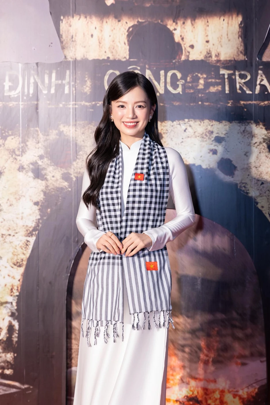 Nam diễn viên miền Tây vừa bất ngờ thông báo đám cưới: Từng làm chạy bàn ở quán cà phê, diễn kịch dạo cho đến Quán quân cuộc thi hài