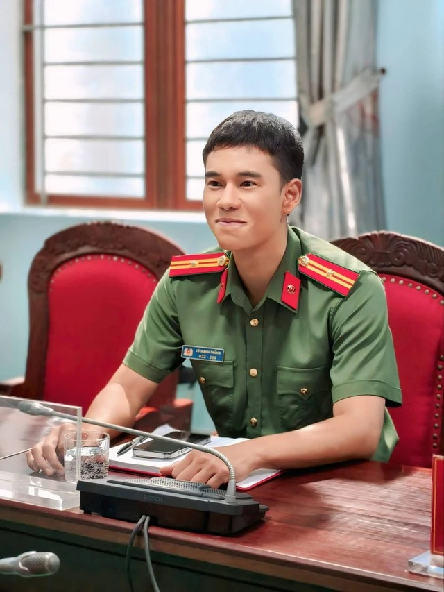 Nam diễn viên phim Việt giờ vàng đi bán trà sữa trên đường Xã Đàn (Hà Nội)