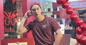 Nam diễn viên phim Việt giờ vàng đi bán trà sữa trên đường Xã Đàn (Hà Nội)