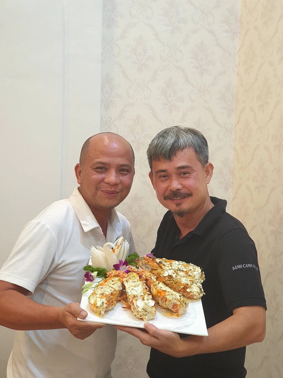 Nam diễn viên phim Việt giờ vàng nay bán bánh canh trên đường Ô Chợ Dừa (Hà Nội) Nam diễn viên phim Việt giờ vàng nay bán bánh canh trên đường Ô Chợ Dừa (Hà Nội)