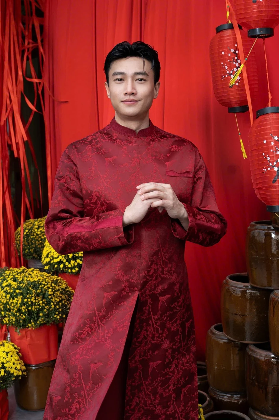 Nam diễn viên Việt từng làm phụ hồ nay đi bán mì, mở chuỗi cửa hàng khắp Việt Nam Nam diễn viên Việt từng làm phụ hồ nay đi bán mì, mở chuỗi cửa hàng khắp Việt Nam