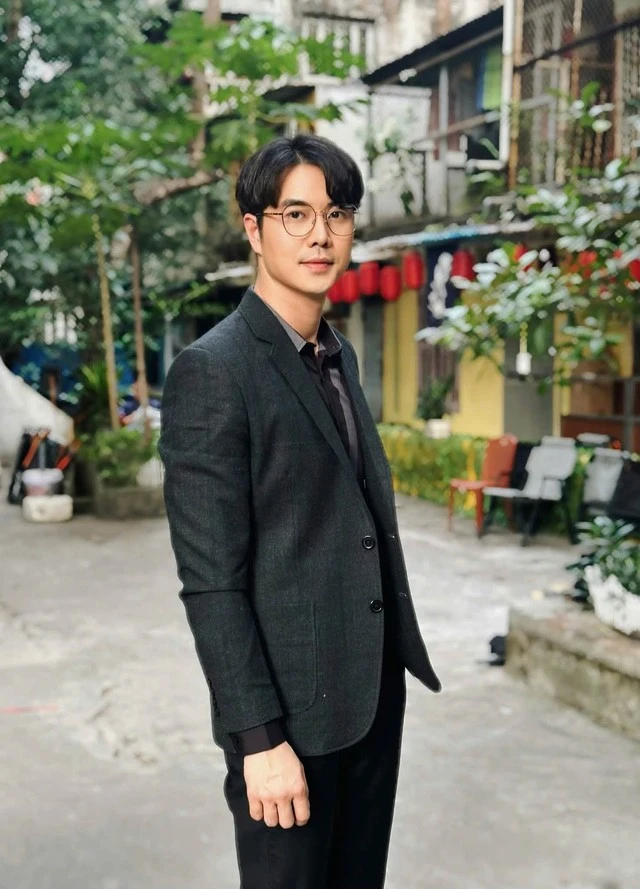 Nam diễn viên VTV từng nghỉ học, chạy xe tải, làm đồng nát: Giờ là chồng của MC có nụ cười đẹp nhất nhà đài Nam diễn viên VTV từng nghỉ học, chạy xe tải, làm đồng nát: Giờ là chồng của MC có nụ cười đẹp nhất nhà đài