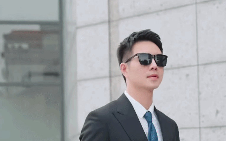 Nam diễn viên VTV từng nghỉ học, chạy xe tải, làm đồng nát: Giờ là chồng của MC có nụ cười đẹp nhất nhà đài Nam diễn viên VTV từng nghỉ học, chạy xe tải, làm đồng nát: Giờ là chồng của MC có nụ cười đẹp nhất nhà đài
