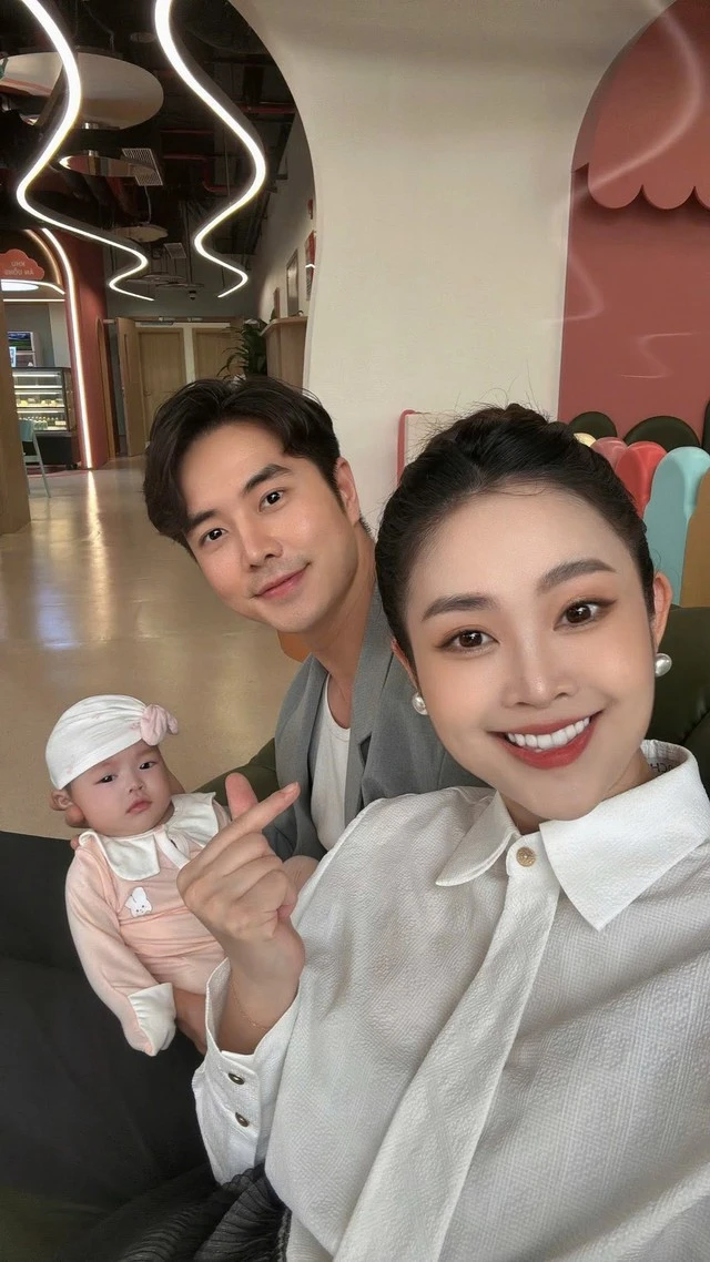 Nam diễn viên VTV từng nghỉ học, chạy xe tải, làm đồng nát: Giờ là chồng của MC có nụ cười đẹp nhất nhà đài Nam diễn viên VTV từng nghỉ học, chạy xe tải, làm đồng nát: Giờ là chồng của MC có nụ cười đẹp nhất nhà đài