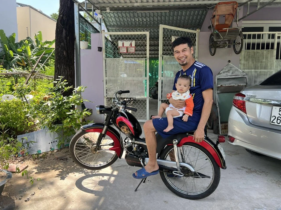 Nam nghệ sĩ đình đám bỏ TP.HCM, về quê ở cùng vợ kém 26 tuổi trong nhà cấp bốn 35m2 vẫn hạnh phúc Nam nghệ sĩ đình đám bỏ TP.HCM, về quê ở cùng vợ kém 26 tuổi trong nhà cấp bốn 35m2 vẫn hạnh phúc