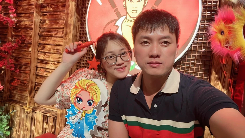 Nam nghệ sĩ đình đám đi bán sushi ở đường số 7, phường An Lạc, TP.HCM Nam nghệ sĩ đình đám đi bán sushi ở đường số 7, phường An Lạc, TP.HCM