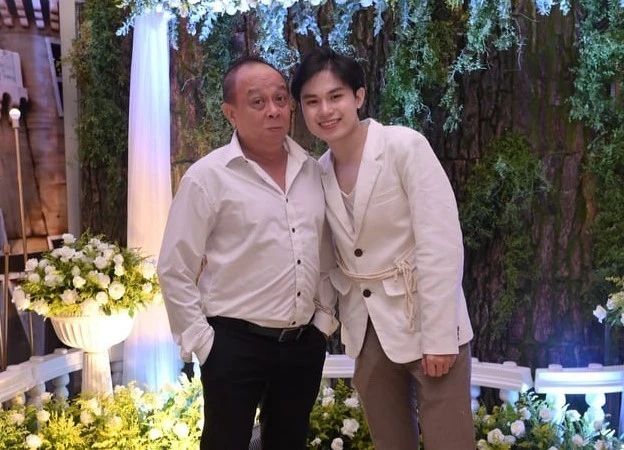 Nam nghệ sĩ đình đám một mình nuôi con, có 4 căn nhà ở TP.HCM, 2 mảnh đất ở Tây Ninh Nam nghệ sĩ đình đám một mình nuôi con, có 4 căn nhà ở TP.HCM, 2 mảnh đất ở Tây Ninh