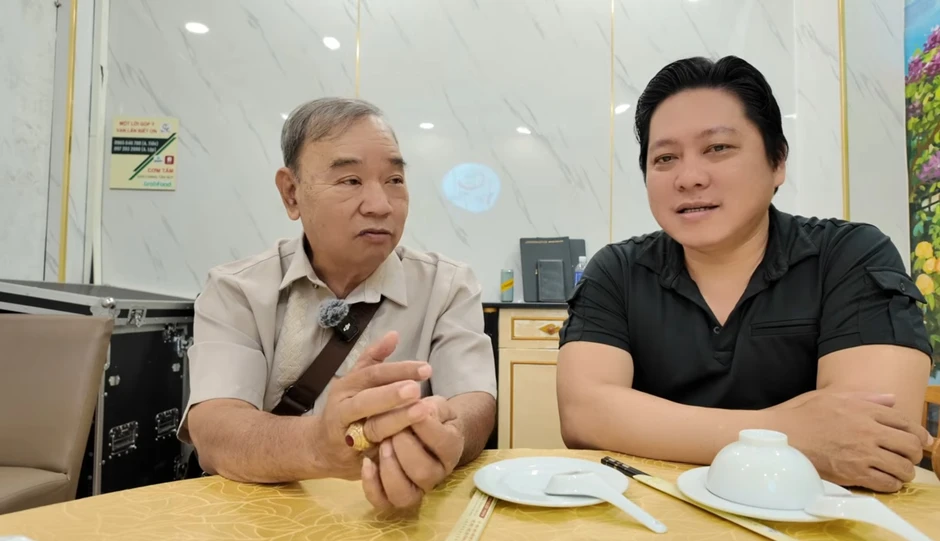 Nam nghệ sĩ từng là công an: "Học trò tôi từ Nam ra Bắc đều có" Nam nghệ sĩ từng là công an: "Học trò tôi từ Nam ra Bắc đều có"