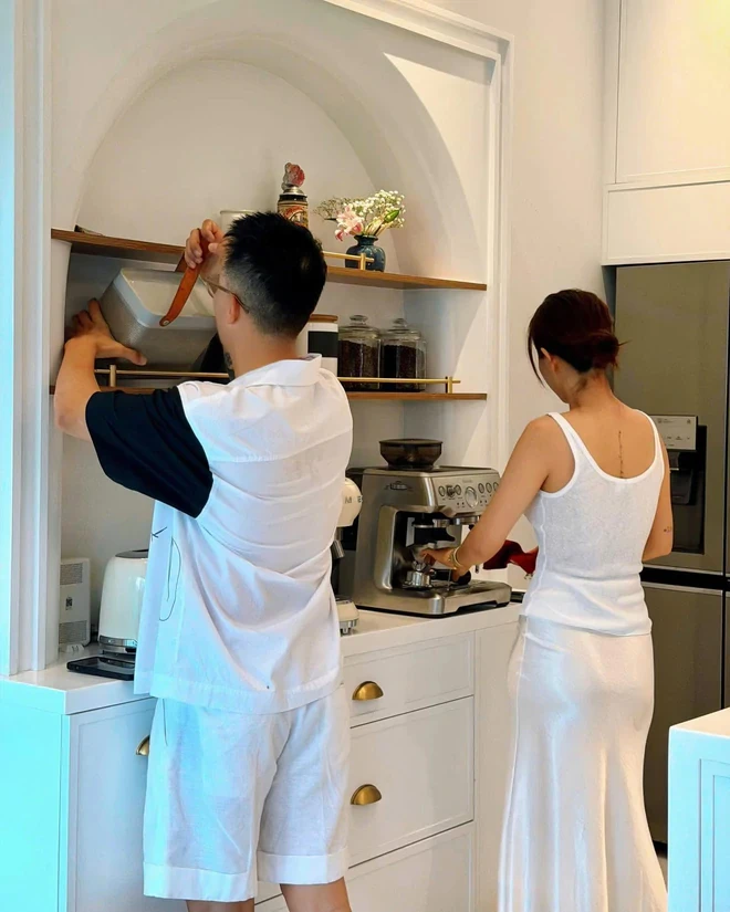 Nam nghệ sĩ Việt cưới vợ miền Tây, sở hữu biệt thự nhà vườn rộng 500m²