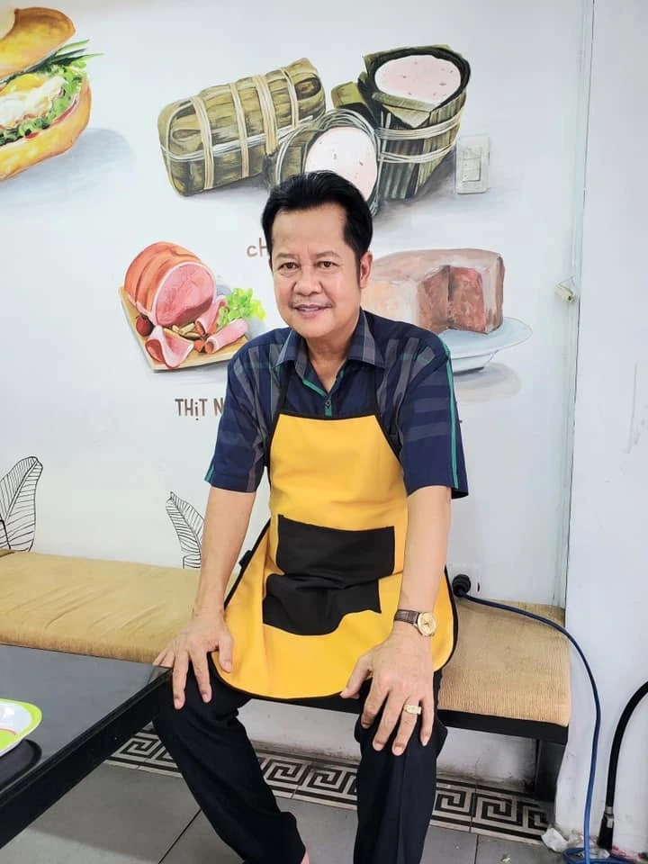 Nam NSND đình đám bỏ TP.HCM về bán cà phê, đồ ăn sáng ở đường Nguyễn Trung Trực, An Giang Nam NSND đình đám bỏ TP.HCM về bán cà phê, đồ ăn sáng ở đường Nguyễn Trung Trực, An Giang