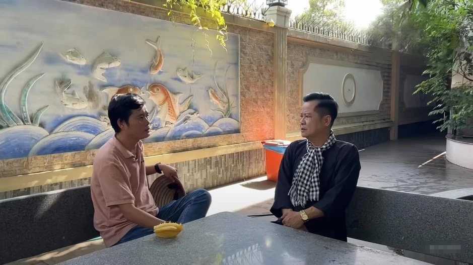 Nam NSND đình đám bỏ TP.HCM về bán cà phê, đồ ăn sáng ở đường Nguyễn Trung Trực, An Giang Nam NSND đình đám bỏ TP.HCM về bán cà phê, đồ ăn sáng ở đường Nguyễn Trung Trực, An Giang