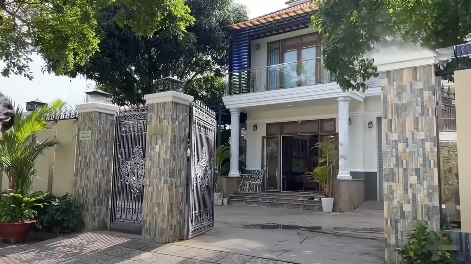 Nam NSND đình đám bỏ TP.HCM về bán cà phê, đồ ăn sáng ở đường Nguyễn Trung Trực, An Giang Nam NSND đình đám bỏ TP.HCM về bán cà phê, đồ ăn sáng ở đường Nguyễn Trung Trực, An Giang