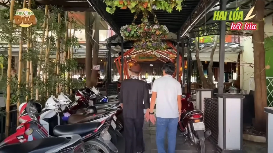 Nam NSND đình đám bỏ TP.HCM về bán cà phê, đồ ăn sáng ở đường Nguyễn Trung Trực, An Giang Nam NSND đình đám bỏ TP.HCM về bán cà phê, đồ ăn sáng ở đường Nguyễn Trung Trực, An Giang