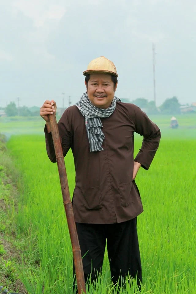 Nam NSND đình đám bỏ TP.HCM về bán cà phê, đồ ăn sáng ở đường Nguyễn Trung Trực, An Giang Nam NSND đình đám bỏ TP.HCM về bán cà phê, đồ ăn sáng ở đường Nguyễn Trung Trực, An Giang