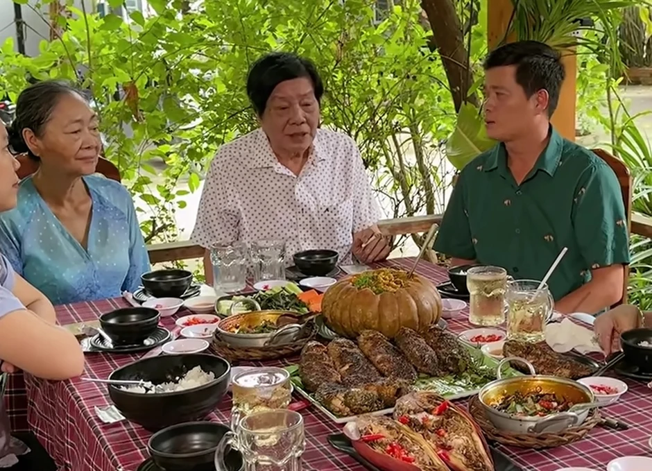 Nam NSND miền Nam 74 tuổi kể chuyện tình yêu với vợ giấu mặt
