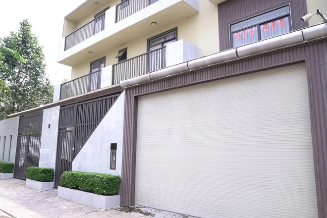 Nam NSƯT 3 đời vợ, ở biệt thự 3 tầng rộng 300m² Nam NSƯT 3 đời vợ, ở biệt thự 3 tầng rộng 300m²