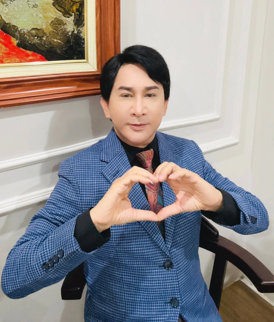 Nam NSƯT là "ông hoàng cải lương" đình đám một thời đi bán phở ở đường Sư Vạn Hạnh, TP.HCM Nam NSƯT là "ông hoàng cải lương" đình đám một thời đi bán phở ở đường Sư Vạn Hạnh, TP.HCM