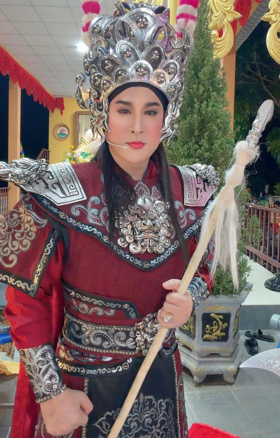 Nam NSƯT là "ông hoàng cải lương" đình đám một thời đi bán phở ở đường Sư Vạn Hạnh, TP.HCM Nam NSƯT là "ông hoàng cải lương" đình đám một thời đi bán phở ở đường Sư Vạn Hạnh, TP.HCM