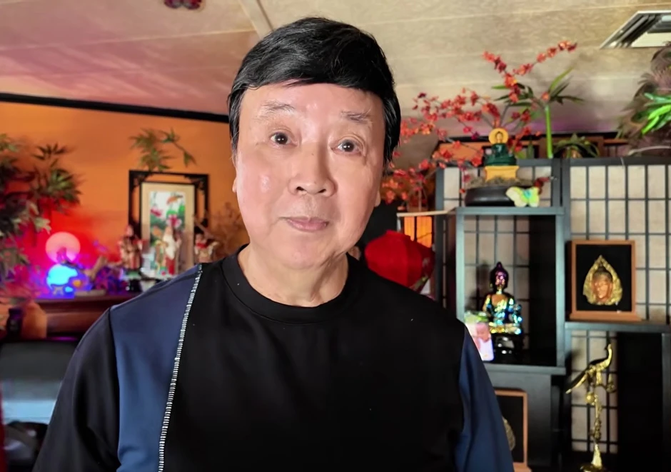 Nam NSƯT ở Mỹ nhắc thẳng đàn em: "Cúng Tổ nghề không phải để xin xỏ nổi tiếng, giàu có" Nam NSƯT ở Mỹ nhắc thẳng đàn em: "Cúng Tổ nghề không phải để xin xỏ nổi tiếng, giàu có"
