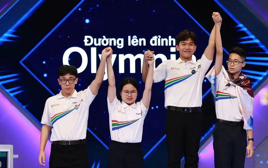 Nam sinh Hưng Yên vỡ òa sau khoảnh khắc đưa cầu truyền hình Olympia về trường Nam sinh Hưng Yên vỡ òa sau khoảnh khắc đưa cầu truyền hình Olympia về trường