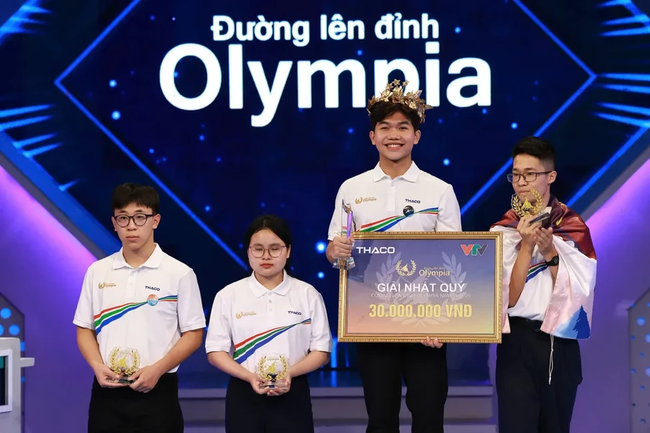 Nam sinh Hưng Yên vỡ òa sau khoảnh khắc đưa cầu truyền hình Olympia về trường Nam sinh Hưng Yên vỡ òa sau khoảnh khắc đưa cầu truyền hình Olympia về trường