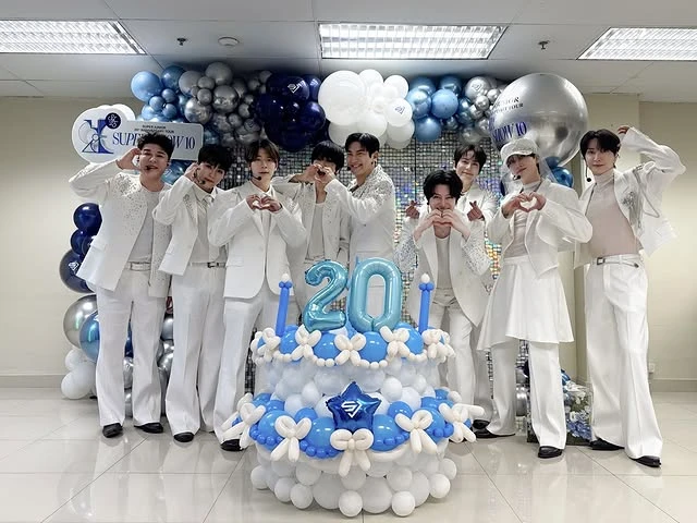 Nam thần Super Junior vội vã bỏ chạy, mặc fan chấn thương nặng trong concert? Nam thần Super Junior vội vã bỏ chạy, mặc fan chấn thương nặng trong concert?